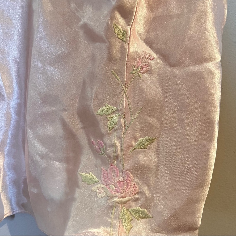 VINTAGE | deadstock Natori pink cottagecore floral embroidered satin crop top - Picture 3 of 9